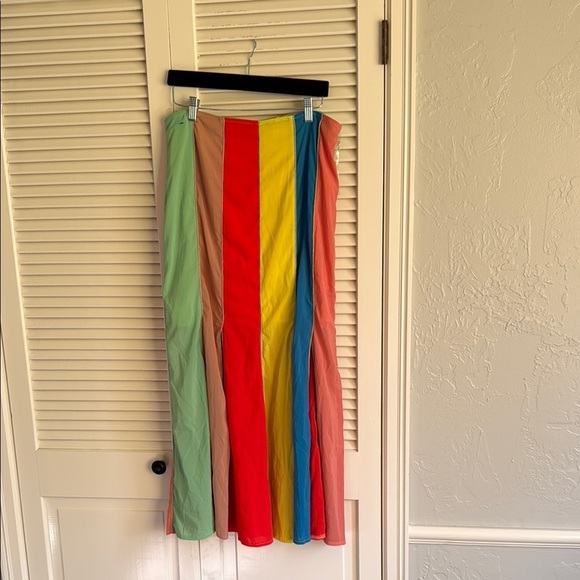 L'ATISTE Dresses & Skirts - Amazing skirt with front panels cut for movement and flair.  Lined